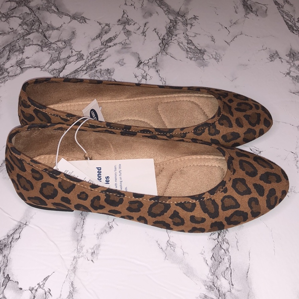NWT Old Navy Leopard print flats Size 8